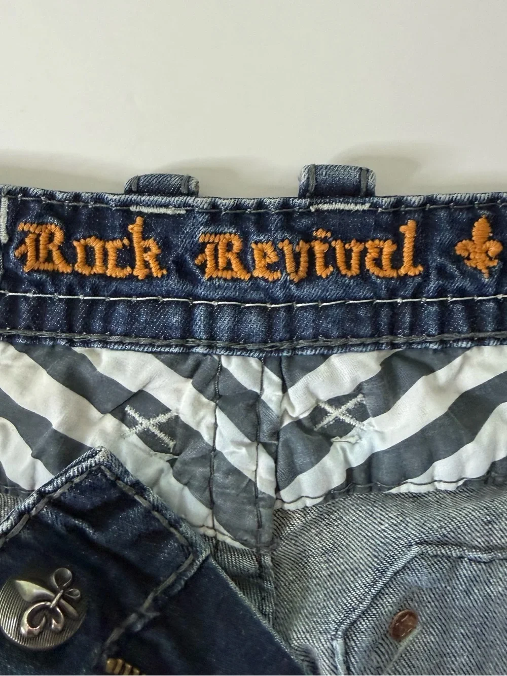 Rock revival Benson jeans,‎ 36 X 29 relaxed straight boho distressed y2k flap